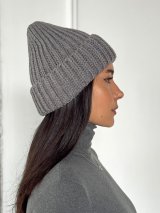 Стильна в’язана шапка з фактурною в’язкою INNOE 950234-1 Сірий