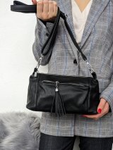 Стильна чорна сумка з м’якої екошкіри з китицею через плече INNOE 350010-4 Чорний - Купити