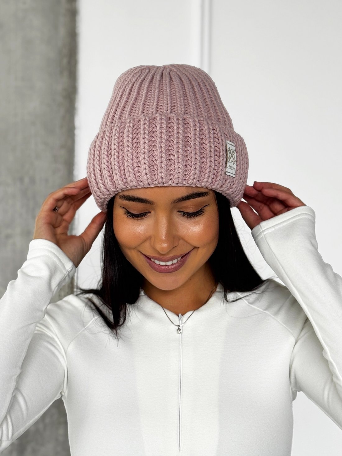 Жіноча шапка на флісі з трендовим дизайном INNOE 950234-1 Світло-пудровий