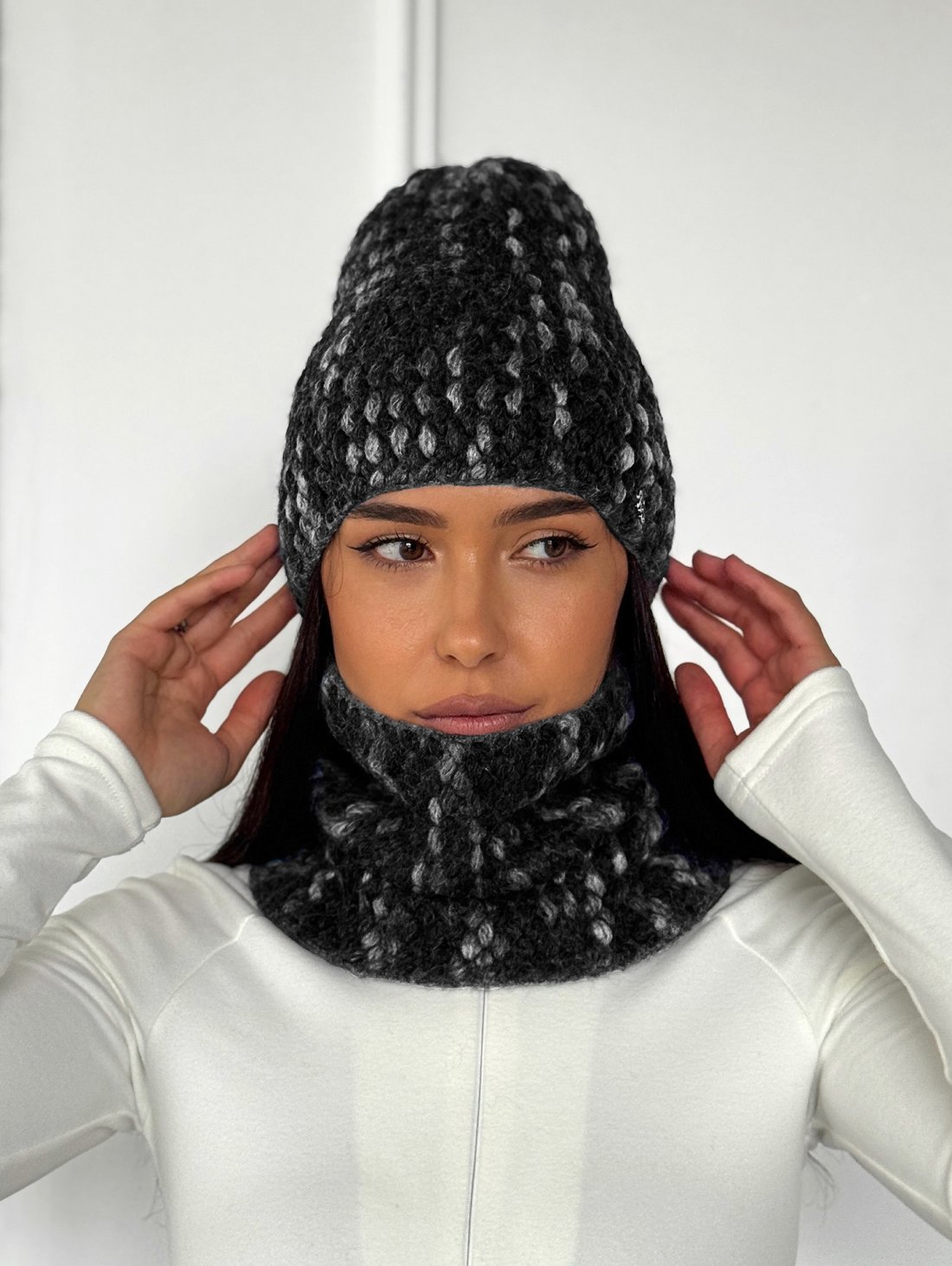 Затишний жіночий комплект шапка та бафф крупної в’язки INNOE 950591-1 Чорний