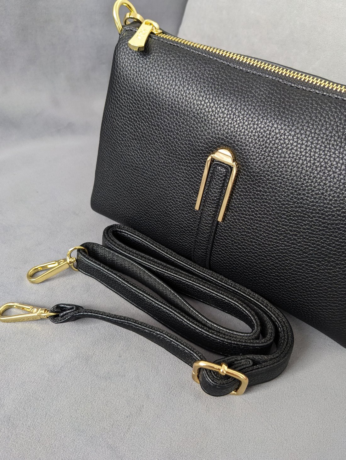 Практична та стильна жіноча сумка з якісної екошкіри INNOE 350015-1 Чорний