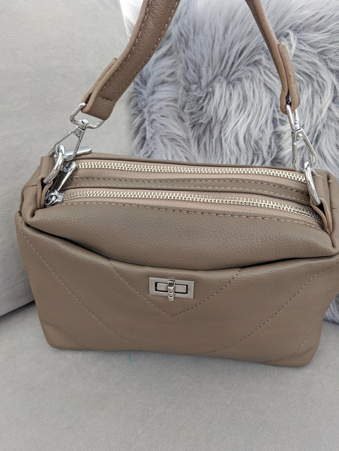 Елегантна жіноча сумка з лаконічним дизайном INNOE 350010-3 Бежевий - Купити