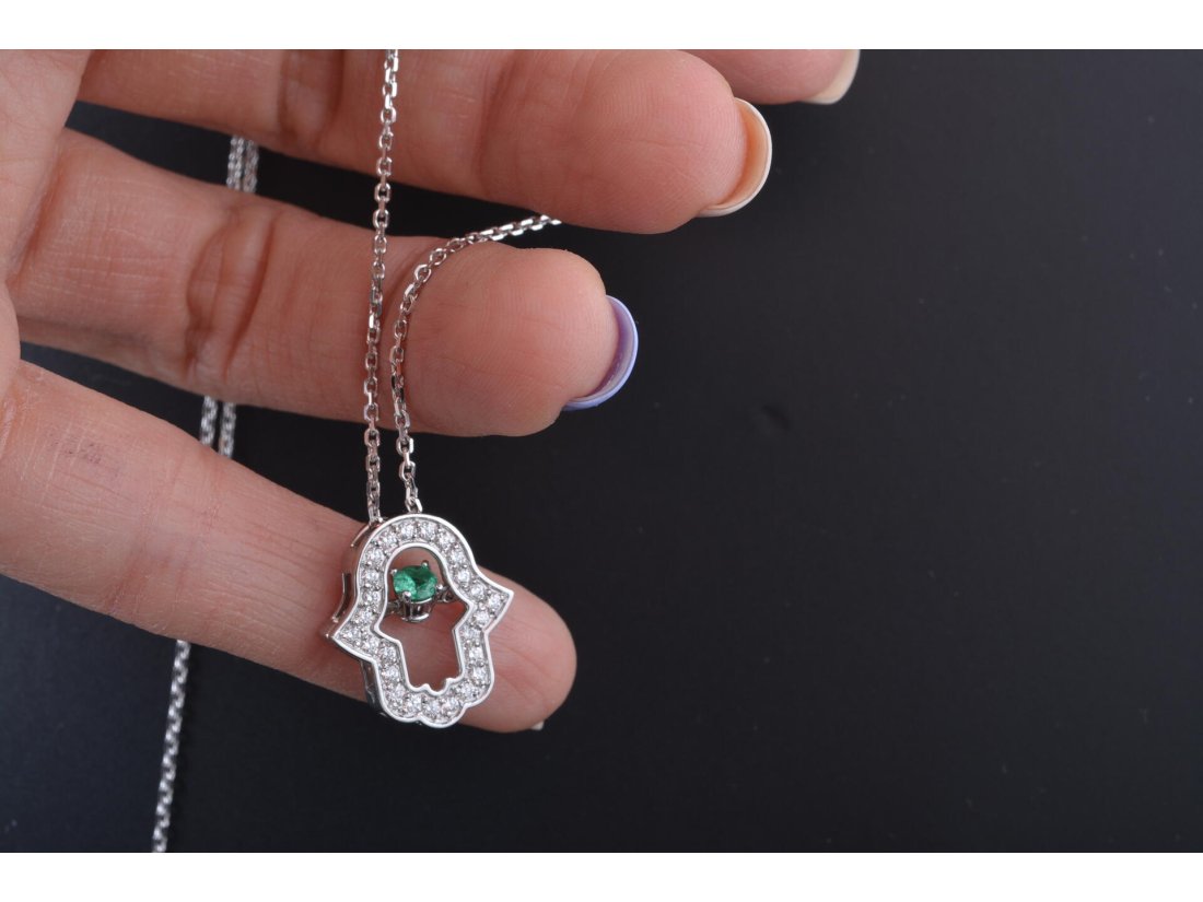 Підвіс &quot;Хамса&quot; біле золото із діамантами та смарагдом