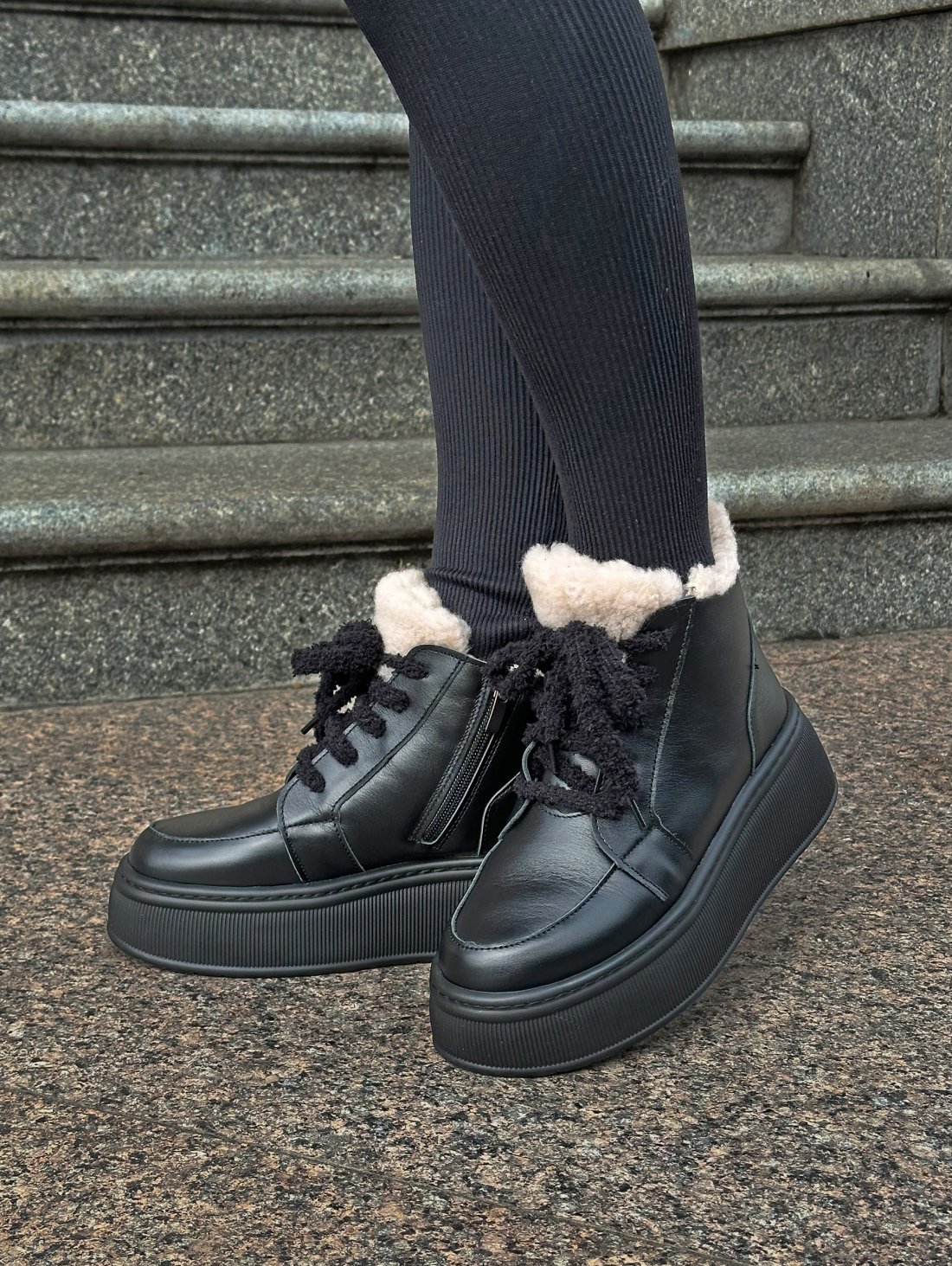 Комфортні зимові черевики на платформі з натуральної шкіри INNOE 777562-2 Чорний