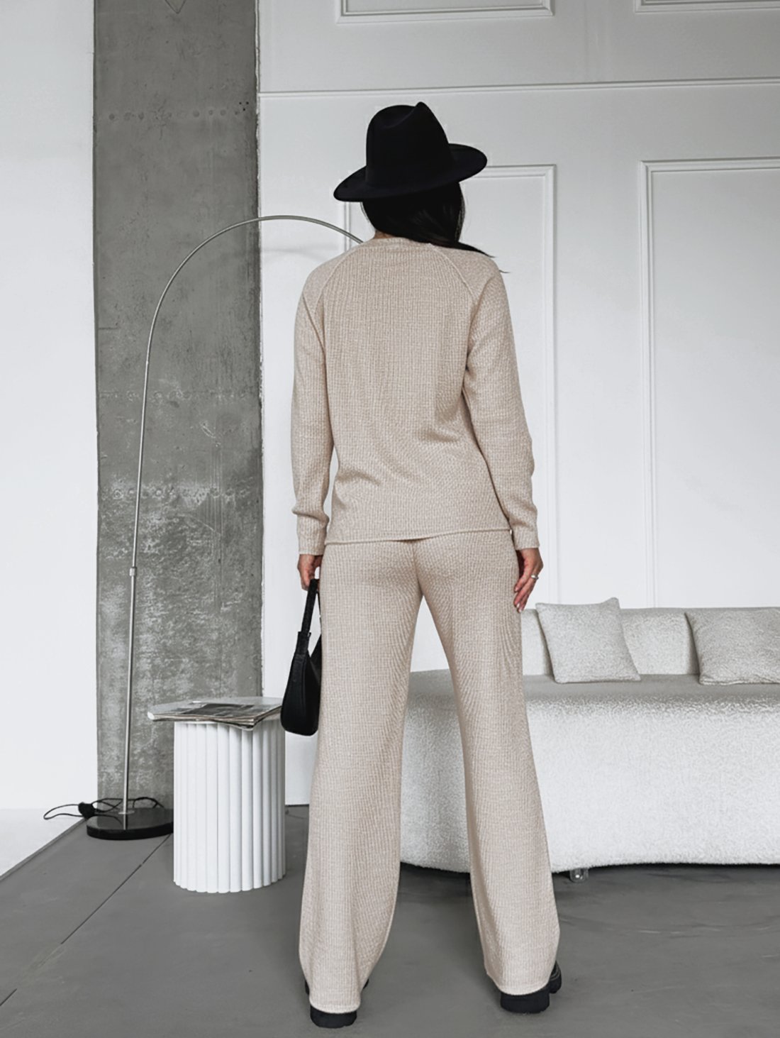 Сучасний жіночий костюм з в’язаної ангори INNOE 210370-1 Бежевий