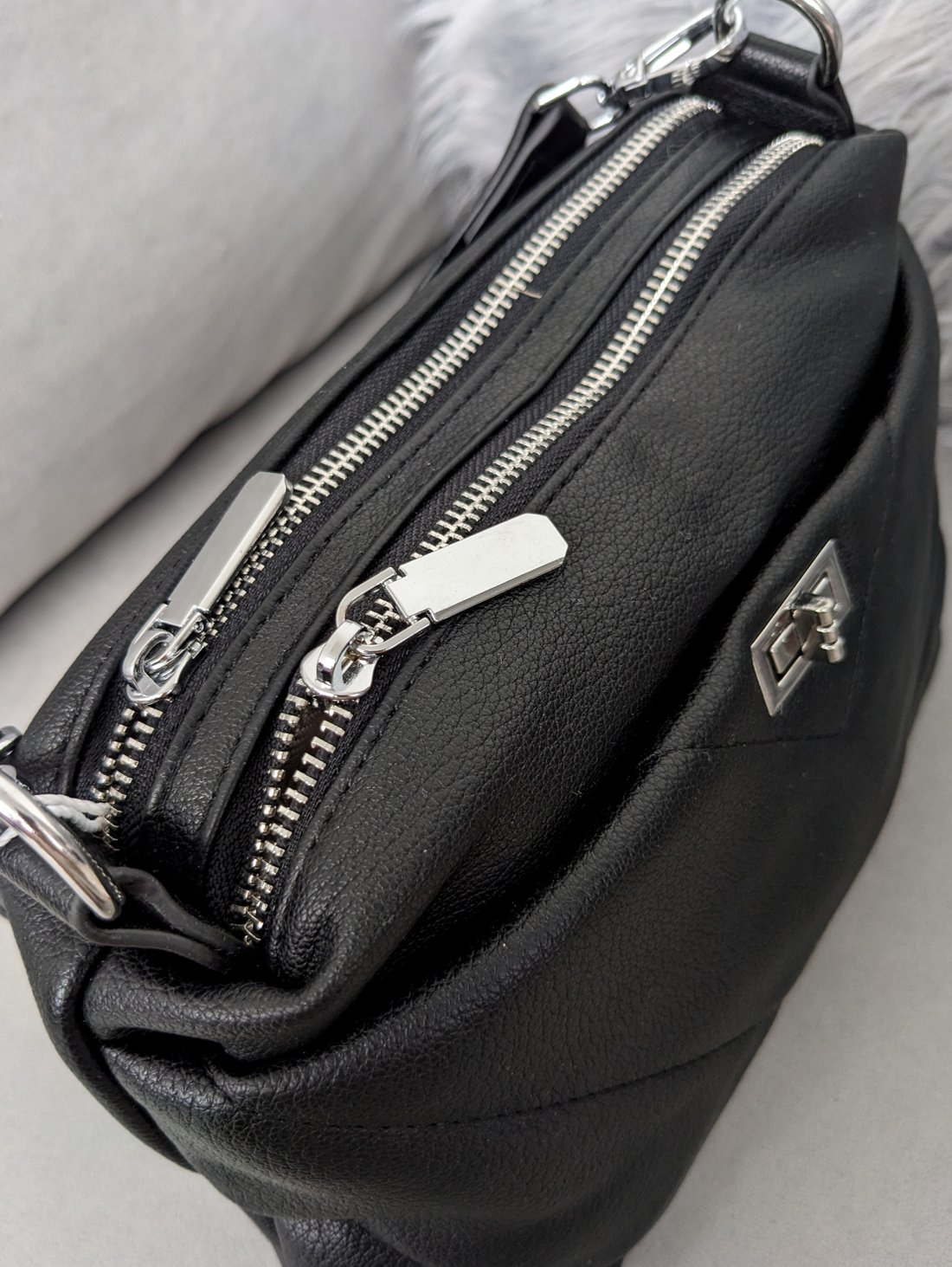 Практична та елеганта чорна жіноча сумка зі штучної шкіри INNOE 350010-3 Чорний - Innoe