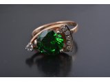 Жіноча каблучка із зеленим каменем - Купити