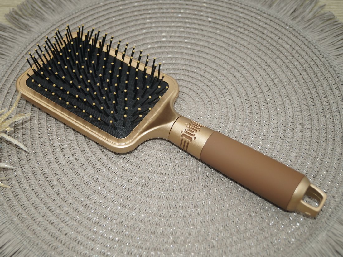 Масажна щітка для волосся.