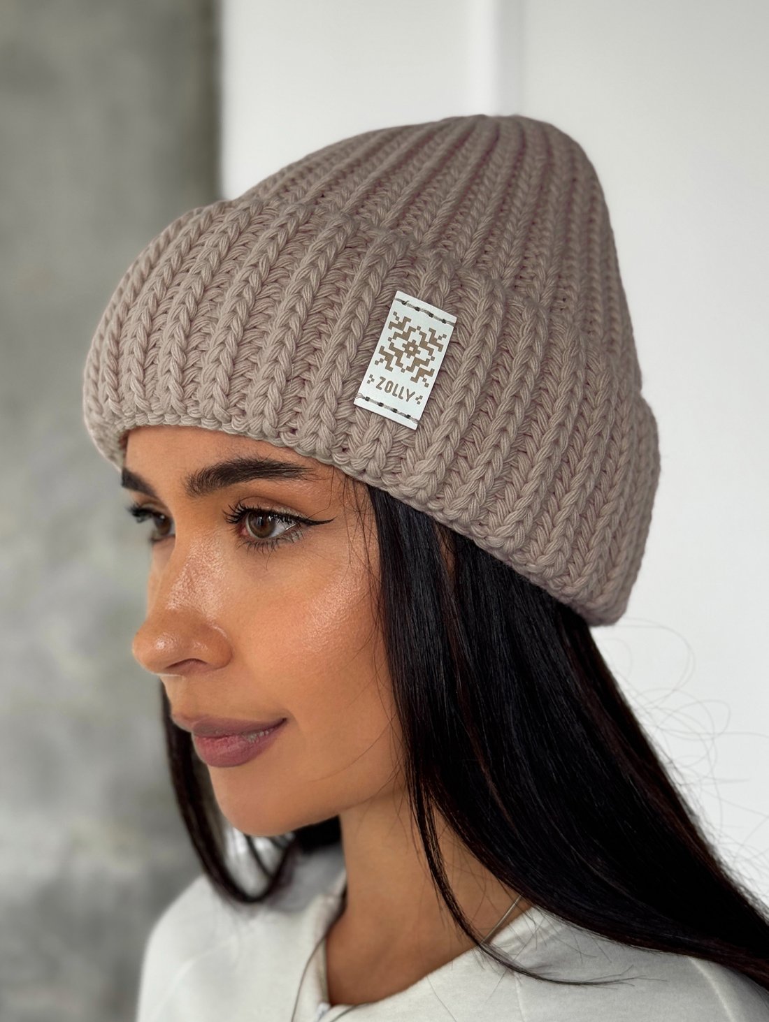 Жіноча шапка крупної в’язки з відворотом INNOE 950234-1 Капучино