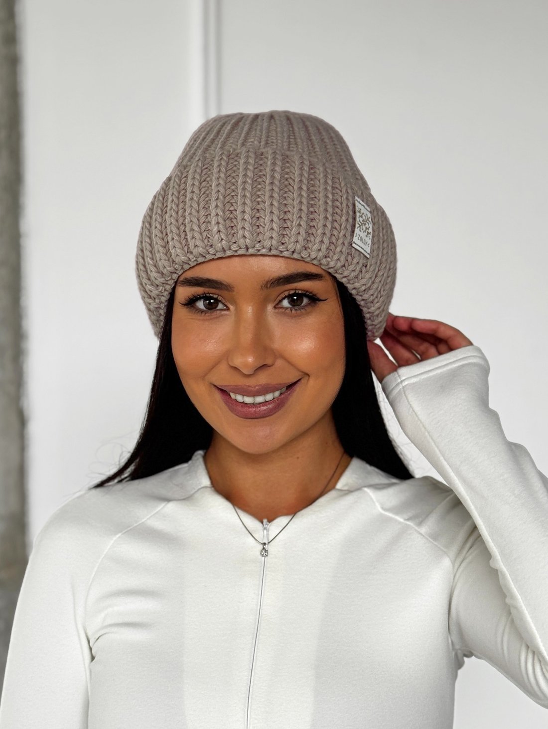 Жіноча шапка крупної в’язки з відворотом INNOE 950234-1 Капучино - Innoe