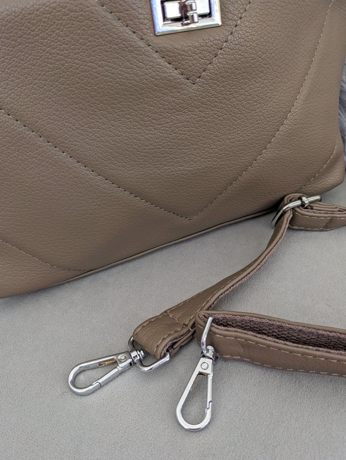 Елегантна жіноча сумка з лаконічним дизайном INNOE 350010-3 Бежевий