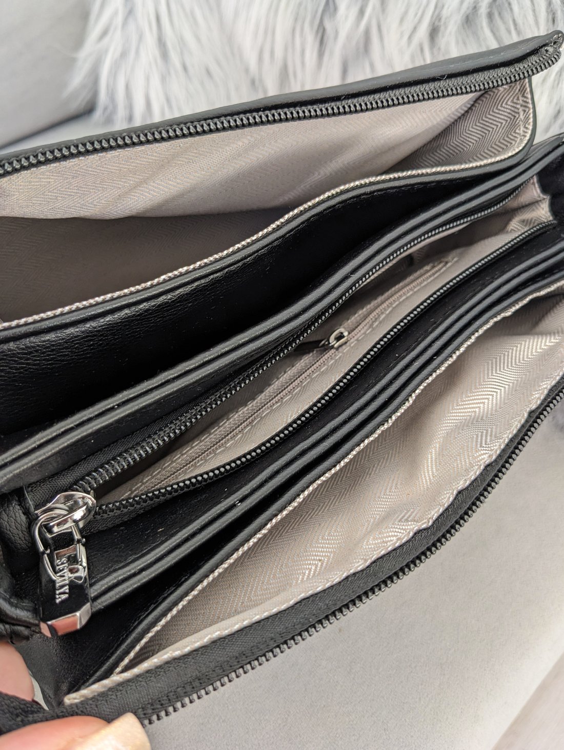 Стильна зручна сумка з екошкіри INNOE 350011-2 Чорний