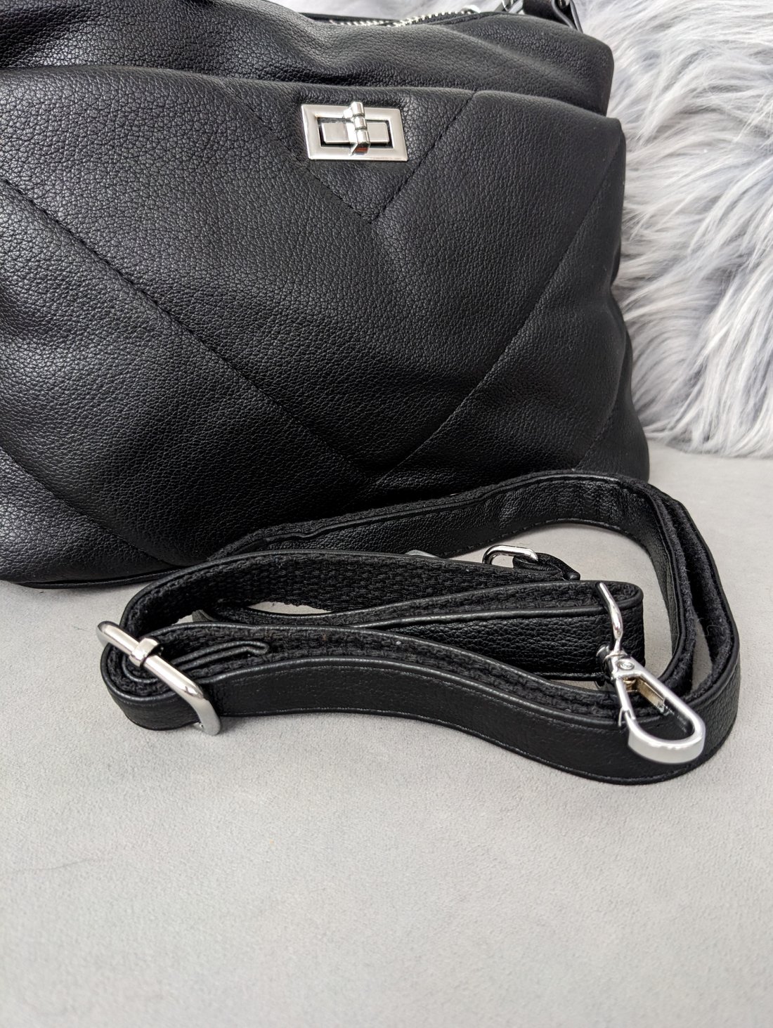 Практична та елеганта чорна жіноча сумка зі штучної шкіри INNOE 350010-3 Чорний