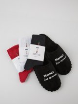 Комплект «Стан Багатства та впевненості» - футболка та чорні капці з принтом «Магніт для грошей» та 3 пари шкарпеток