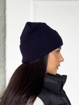 Жіноча шапка класичного фасону INNOE 950118-1 Темно-синій