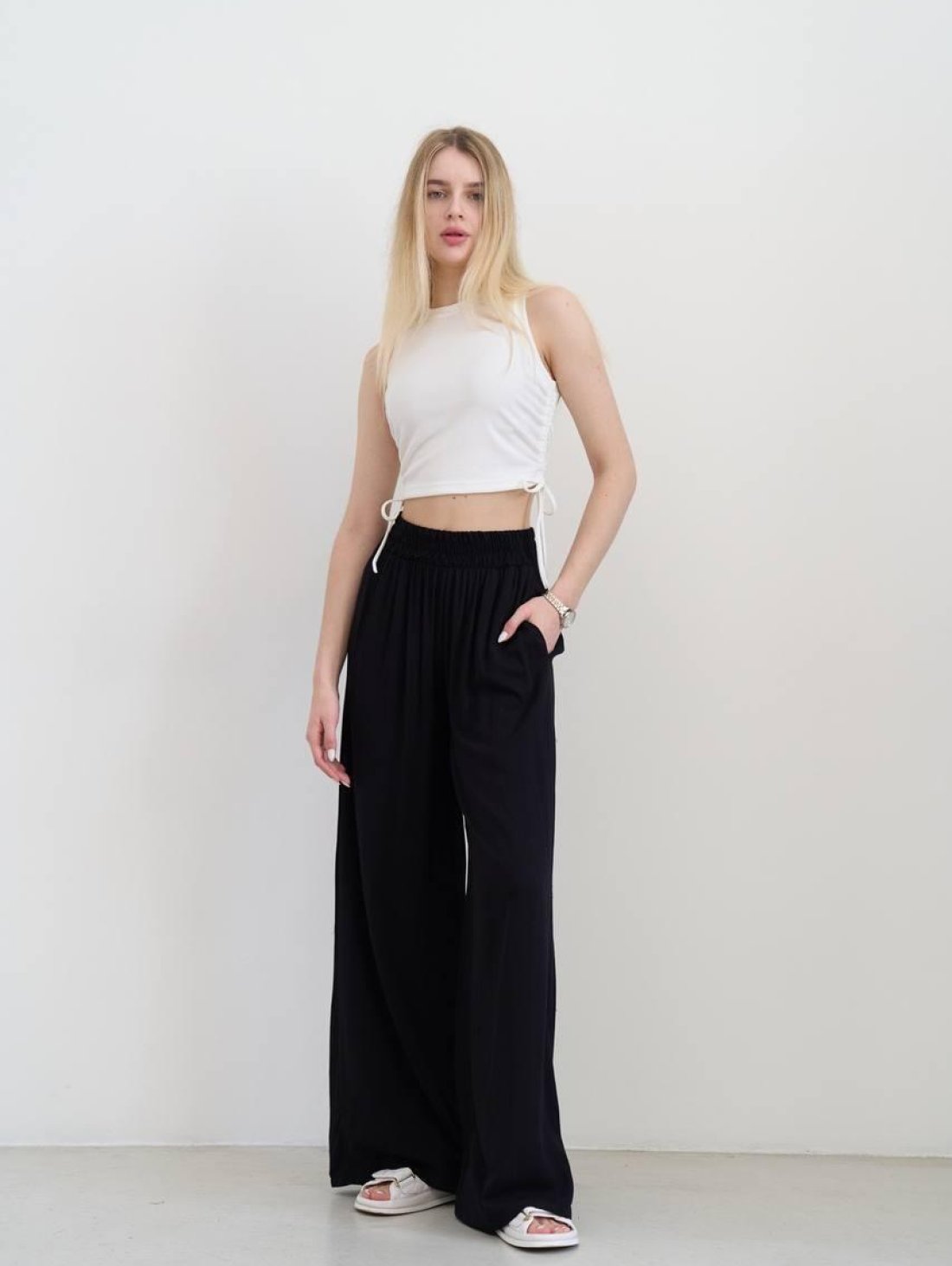 Комфортні та стильні чорні широкі брюки 220128