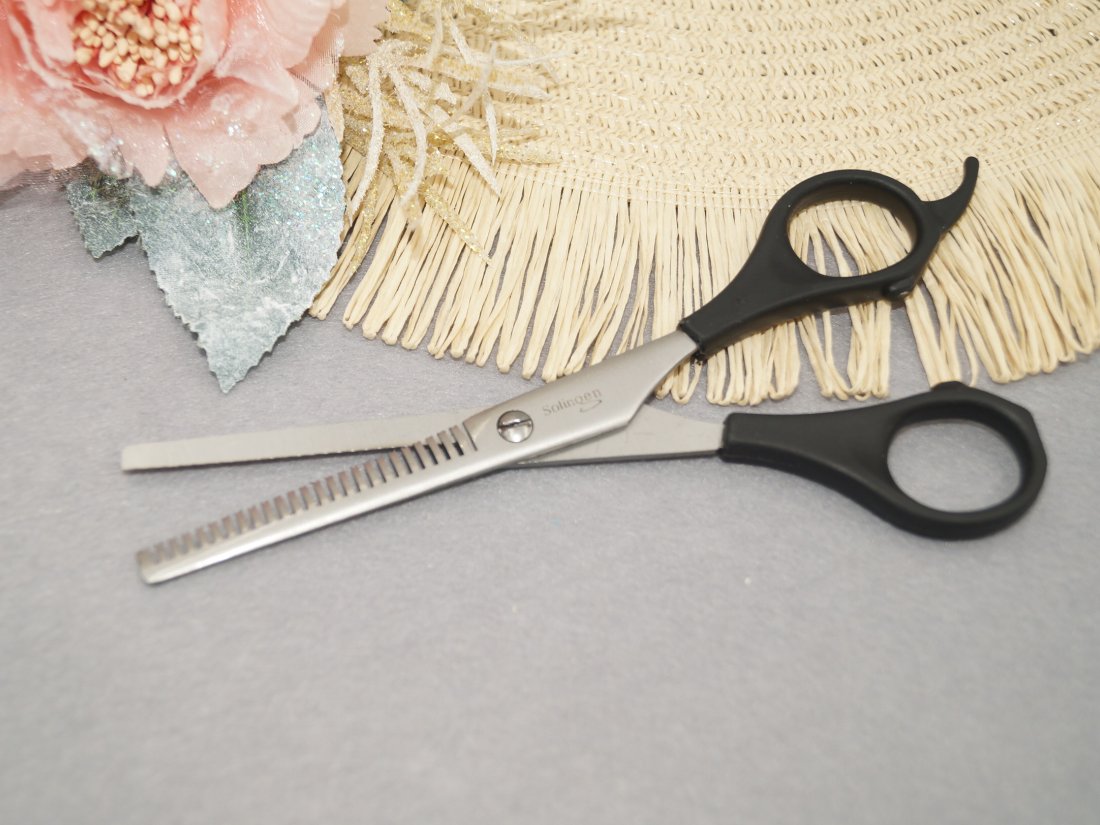 Філірувальні-перукарські ножиці для стрижки.