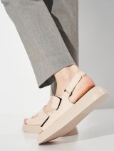 Шкіряні босоніжки у базовому бежевому кольорі INNOE 777556-3 Бежевий