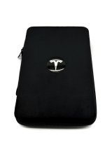 Подарунковий бокс з відкритими капчиками та мішечком з оригінальним авто-значком Tesla - Family Story