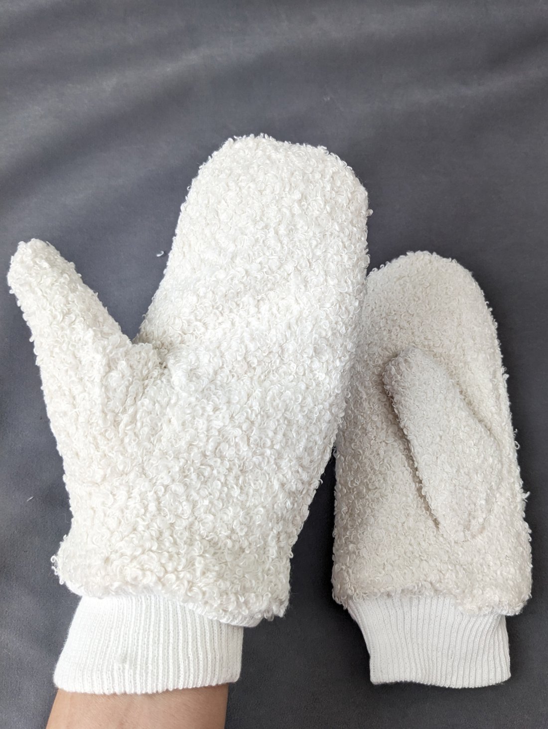 Жіночі рукавиці з м'якого букле з хутряною підкладкою INNOE 85005-5 Молочний