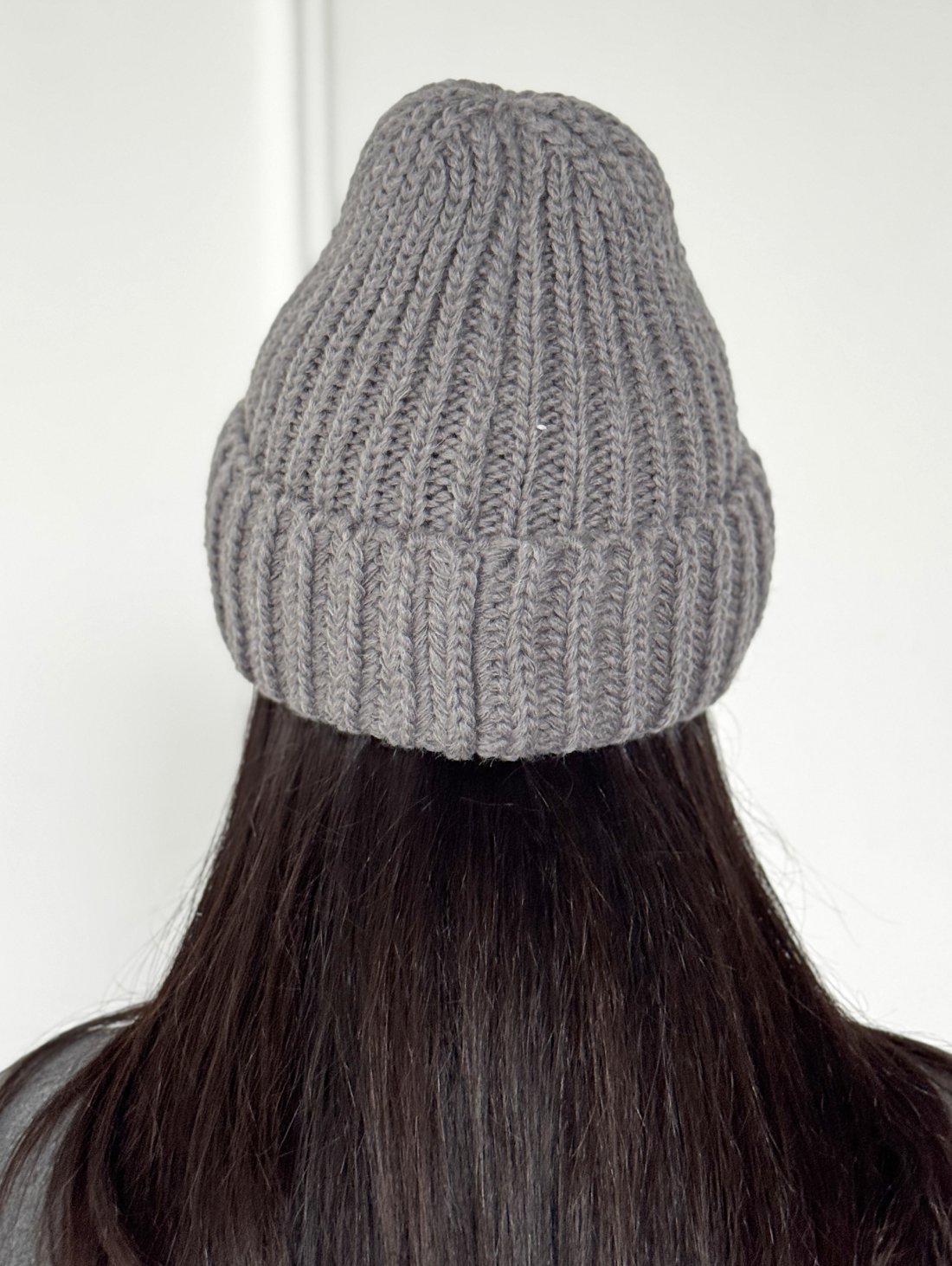 Стильна в’язана шапка з фактурною в’язкою INNOE 950234-1 Сірий