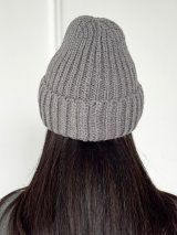 Стильна в’язана шапка з фактурною в’язкою INNOE 950234-1 Сірий