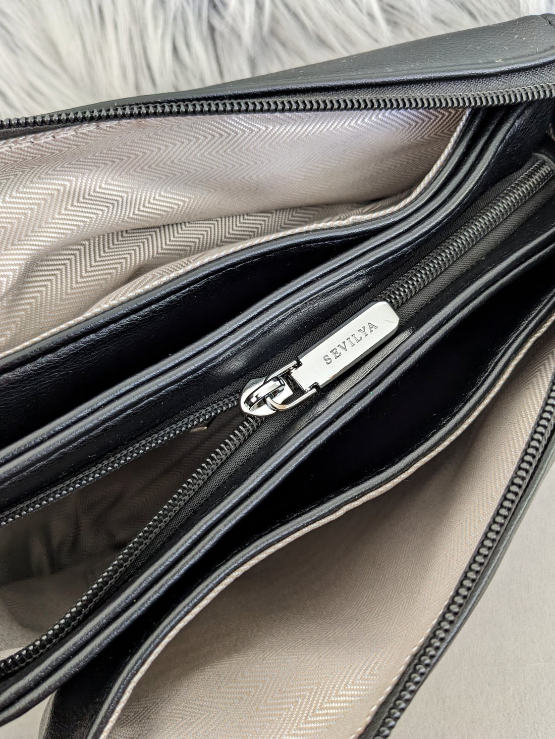 Стильна жіноча сумка з екошкіри лаконічного дизайну INNOE 350011-1 Чорний