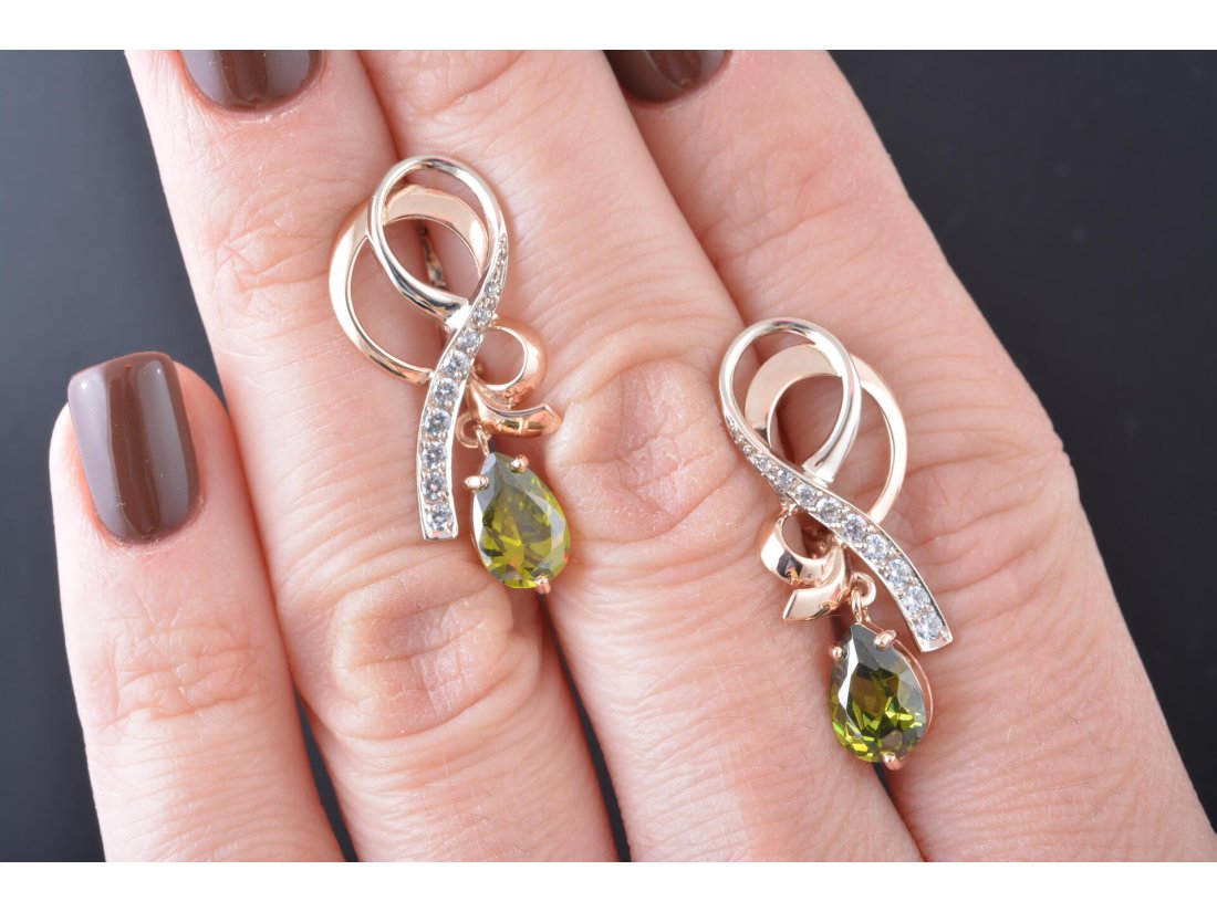 Сережки &quot;Хвиля&quot; із перидотом - Купити