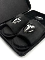 Подарунковий бокс з відкритими капчиками та мішечком з оригінальним авто-значком Tesla