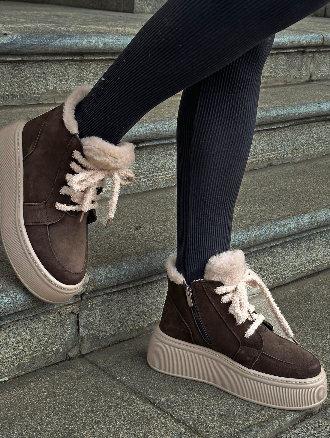 Жіночі замшеві черевики з хутром на платформі INNOE 777562-1 Коричневий