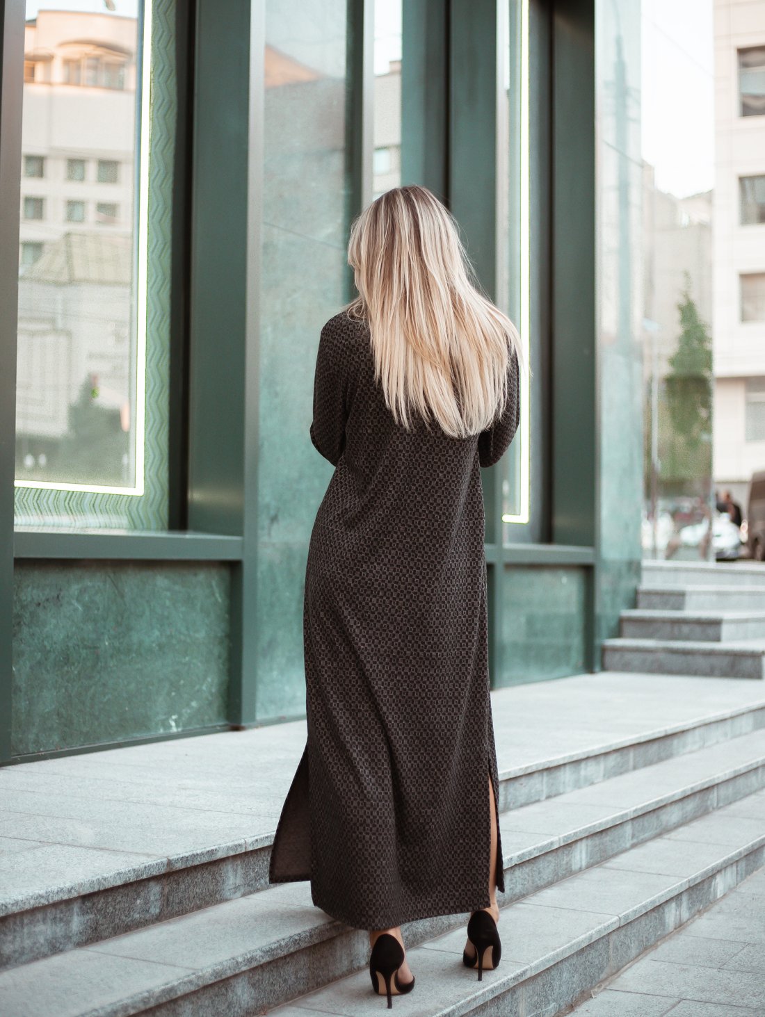 Сукня в стильний принт INNOE 270395-15 Темно-сірий