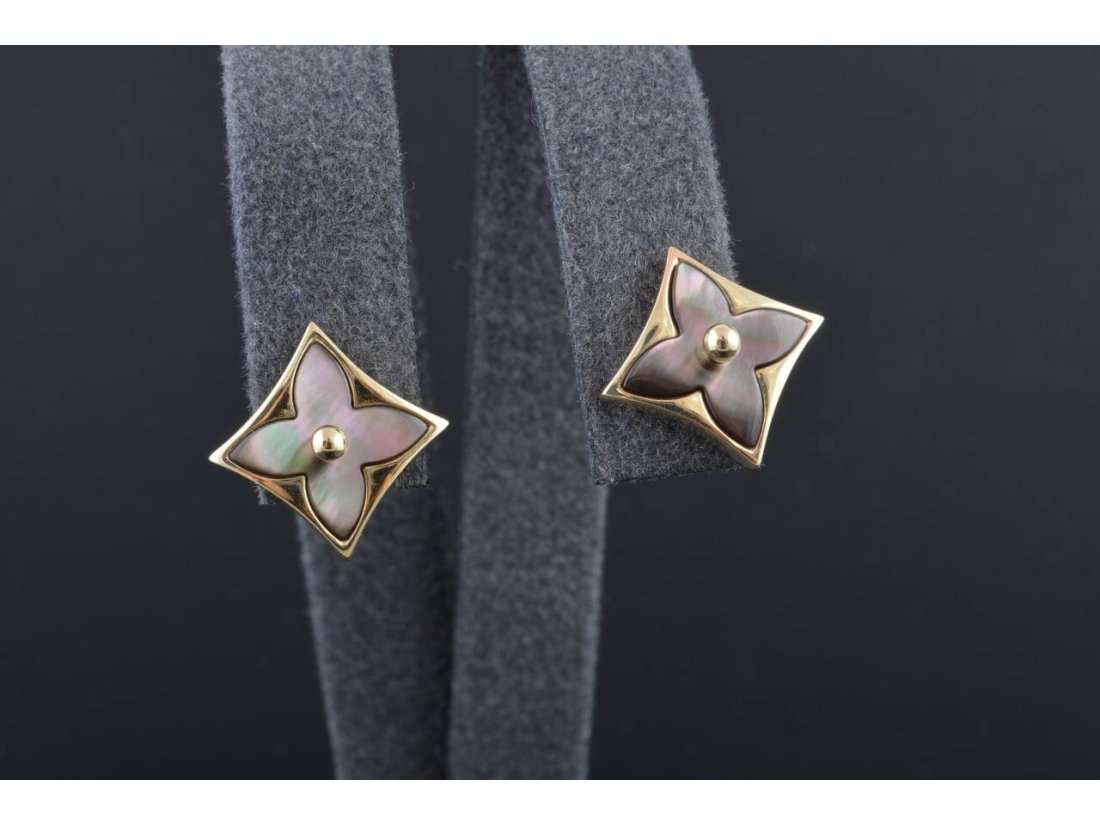 Сережки з перламутром у стилі Louis Vuitton - Фото3 Сережки з перламутром у стилі Louis Vuitton - Купити