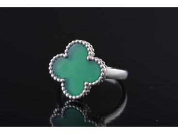 Каблучка із зеленим агатом у стилі Van Cleef - Купити