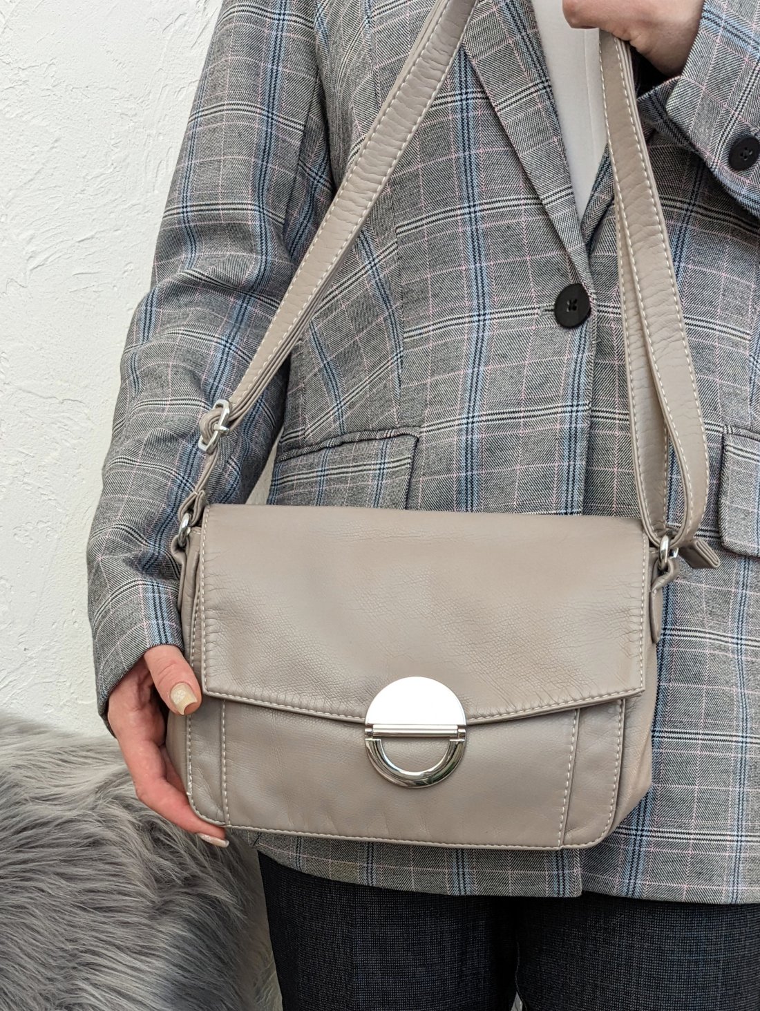 Практична повсякденна жіноча сумка з екошкіри INNOE 35003-1 Бежевий