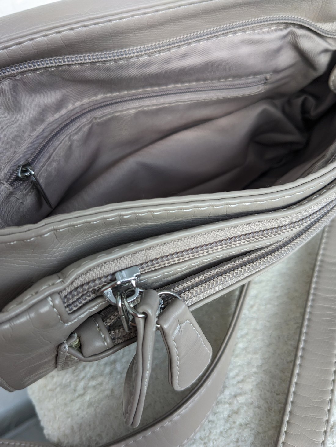 Практична повсякденна жіноча сумка з екошкіри INNOE 35003-1 Бежевий - Innoe