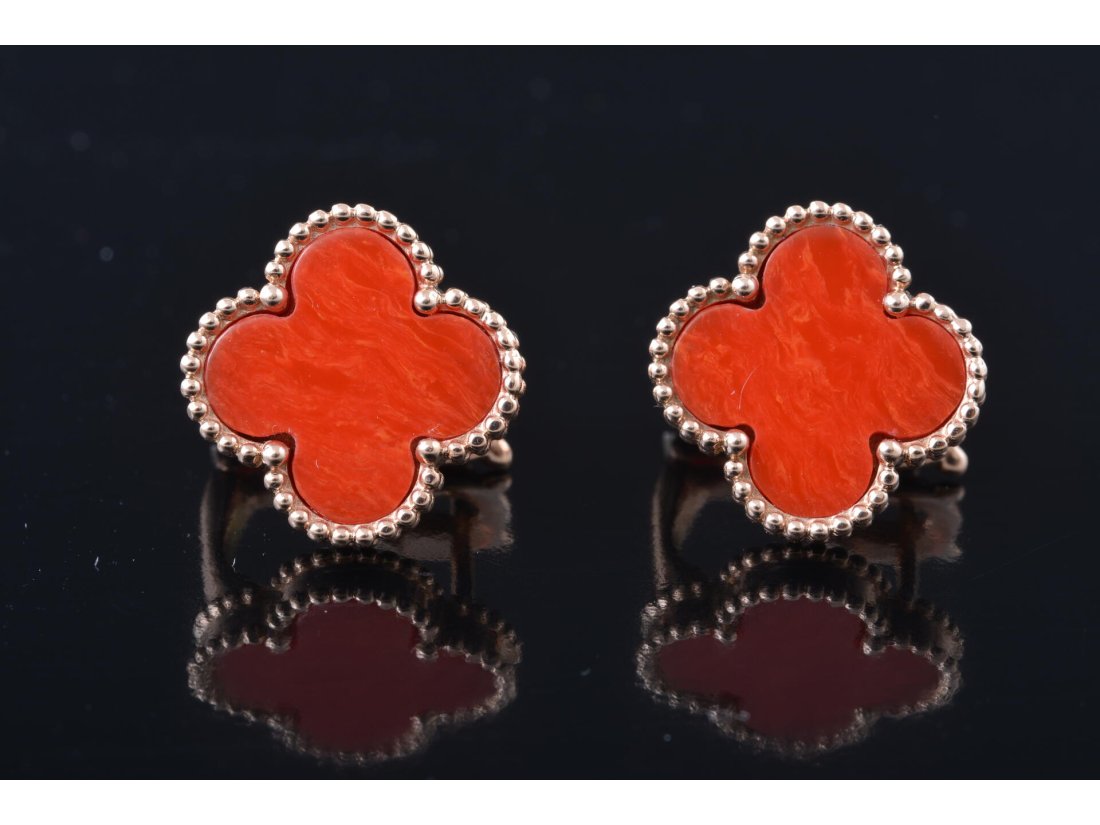 Сережки із коралом у стилі Van Cleef