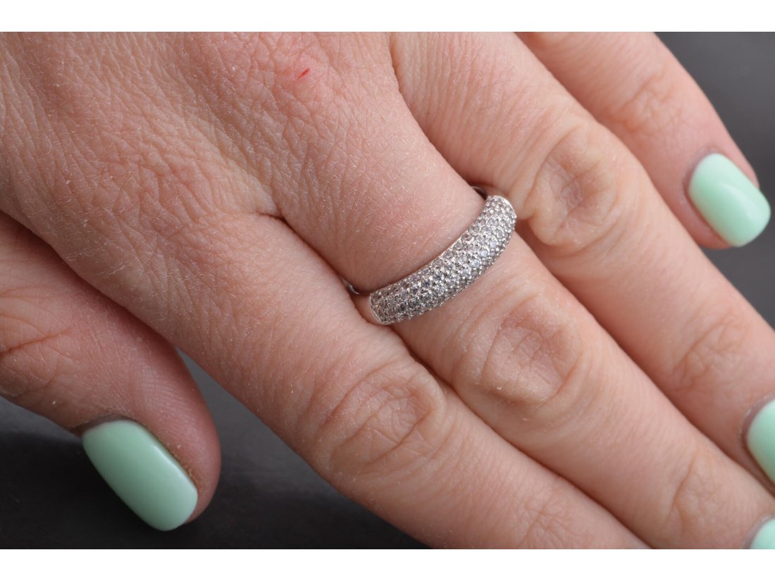 Жіноча каблучка "Доріжка у розсипу"