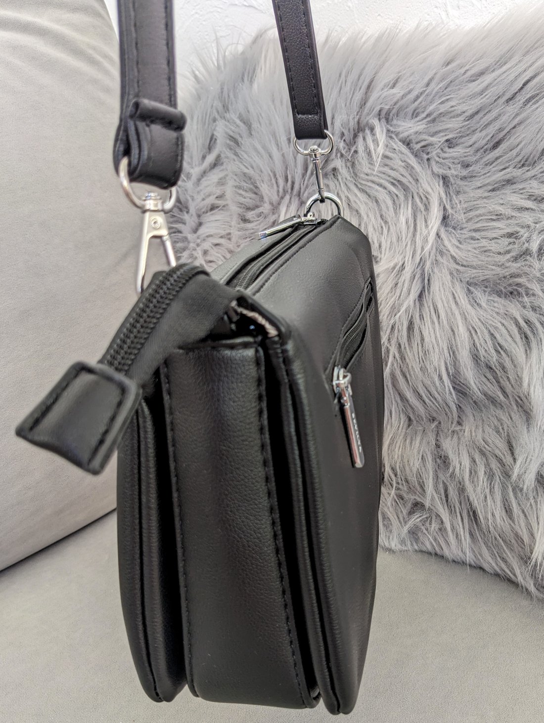 Стильна жіноча сумка з екошкіри лаконічного дизайну INNOE 350011-1 Чорний