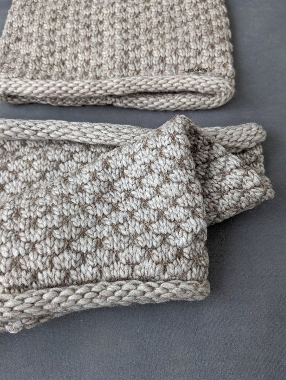 Стильний і практичний жіночий комплект — шапка та бафф INNOE 950065-1 Світло-бежевий