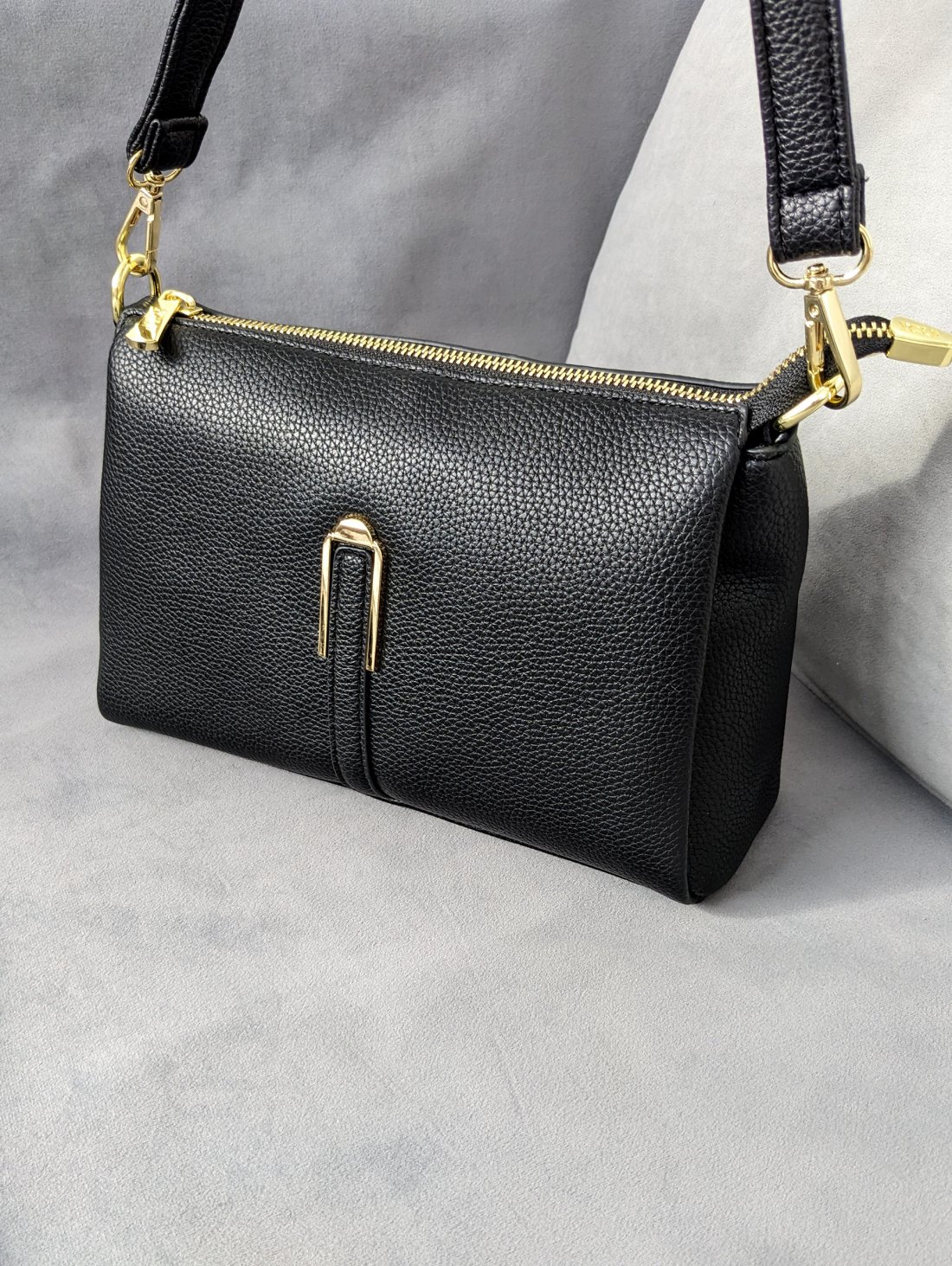 Практична та стильна жіноча сумка з якісної екошкіри INNOE 350015-1 Чорний