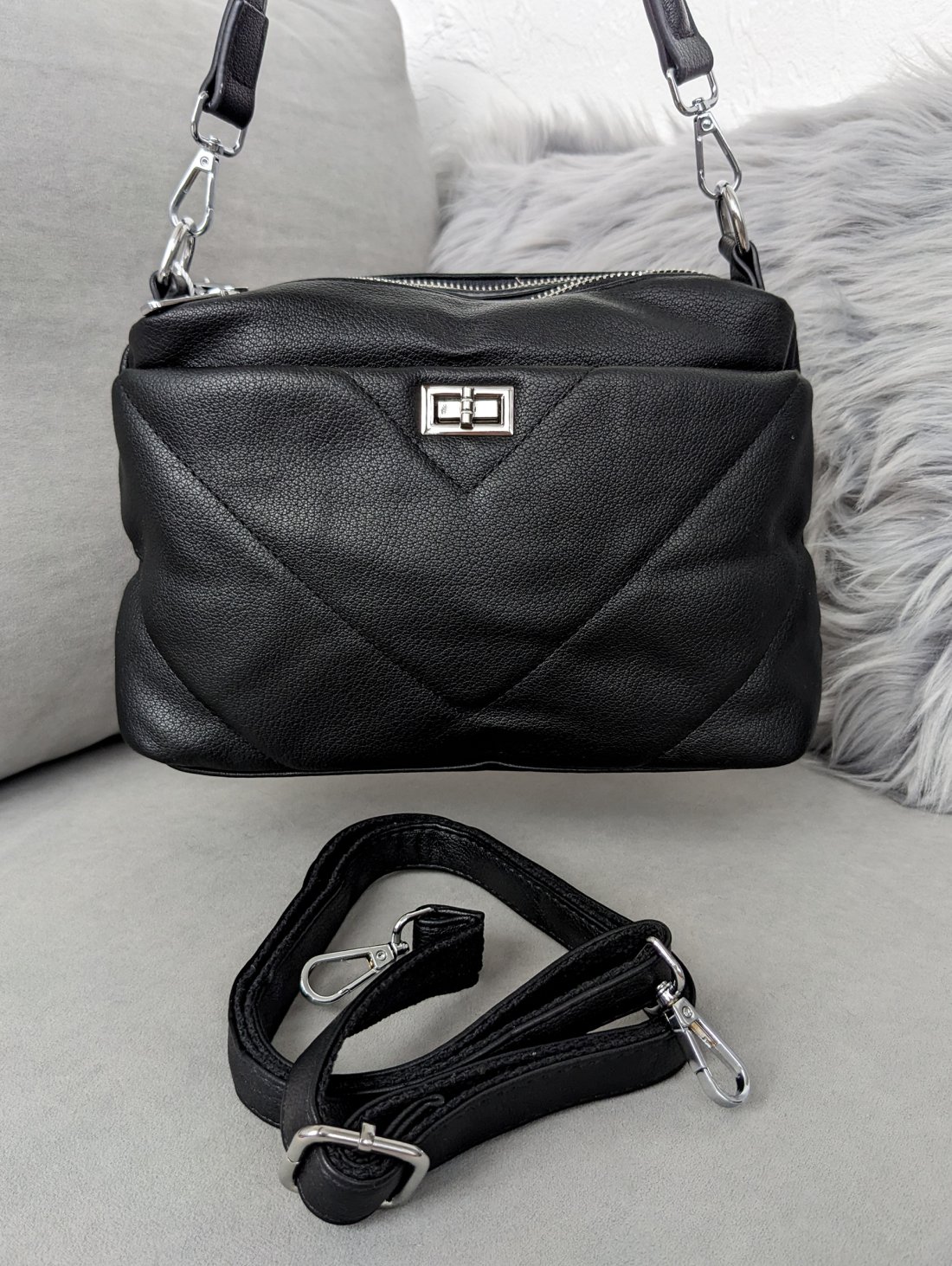 Практична та елеганта чорна жіноча сумка зі штучної шкіри INNOE 350010-3 Чорний