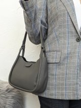 Стильна сумка з мінімалістичним дизайном і внутрішнім органайзером INNOE 350012-1 Тауп