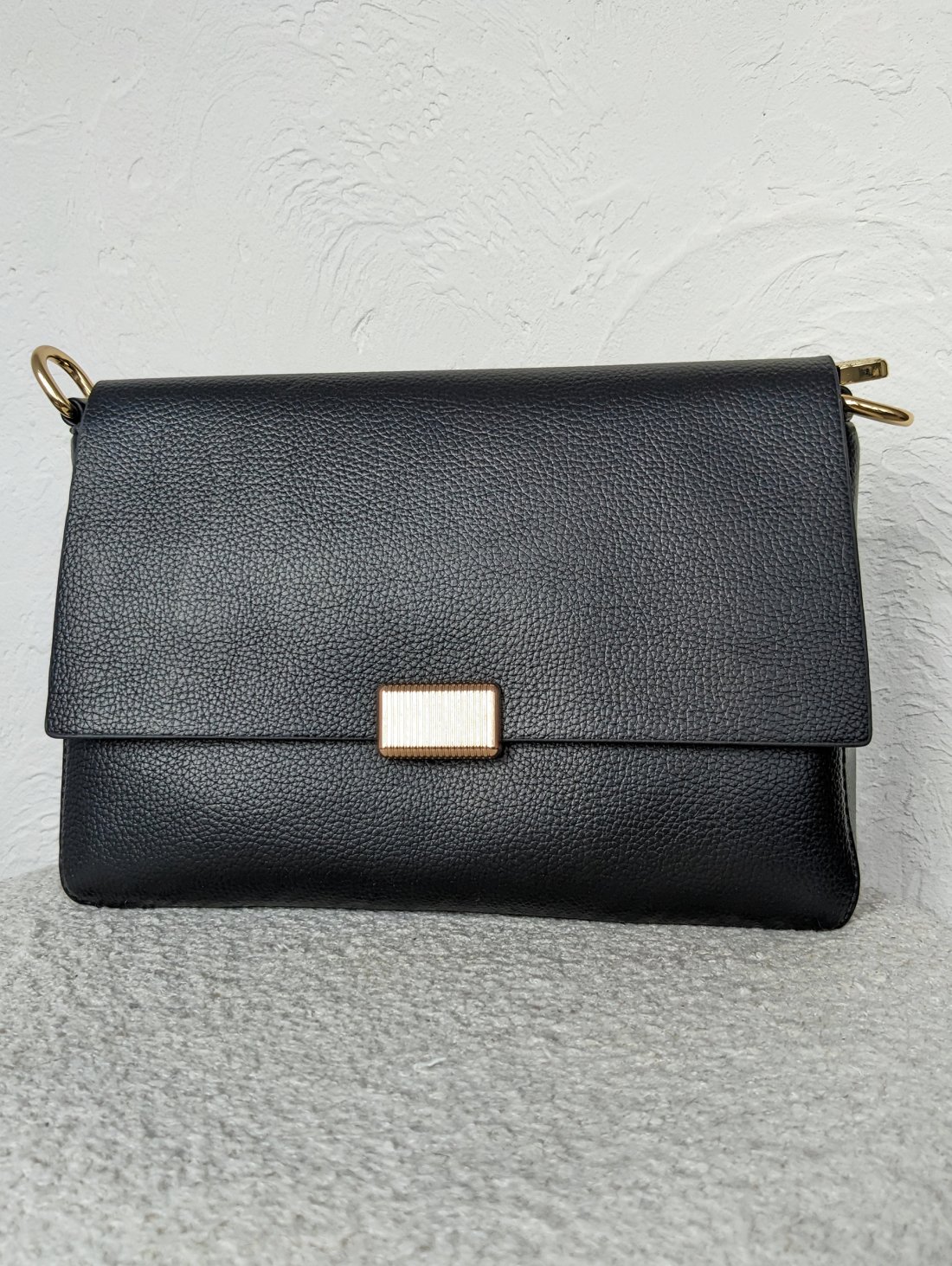 Елегантна жіноча сумка з якісної екошкіри INNOE 350015-2 Чорний