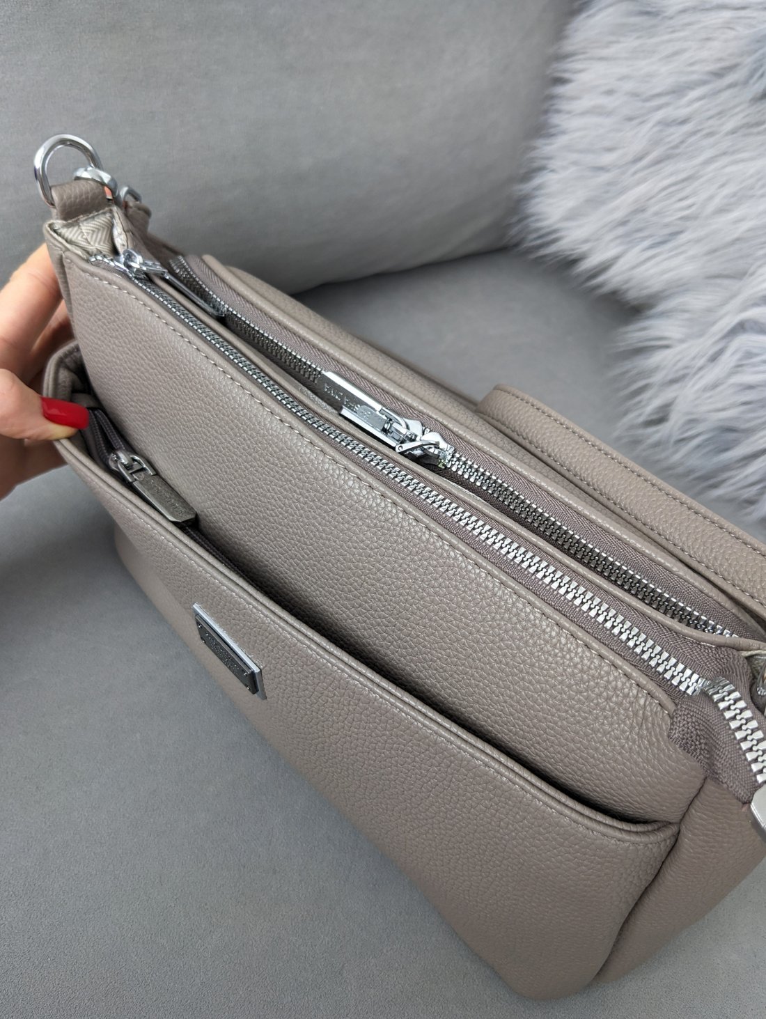 Містка сумка з великою зовнішньою кишенею і практичним дизайном INNOE 350010-1 Бежевий - Innoe