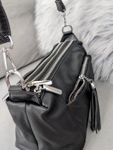 Стильна чорна сумка з м’якої екошкіри з китицею через плече INNOE 350010-4 Чорний