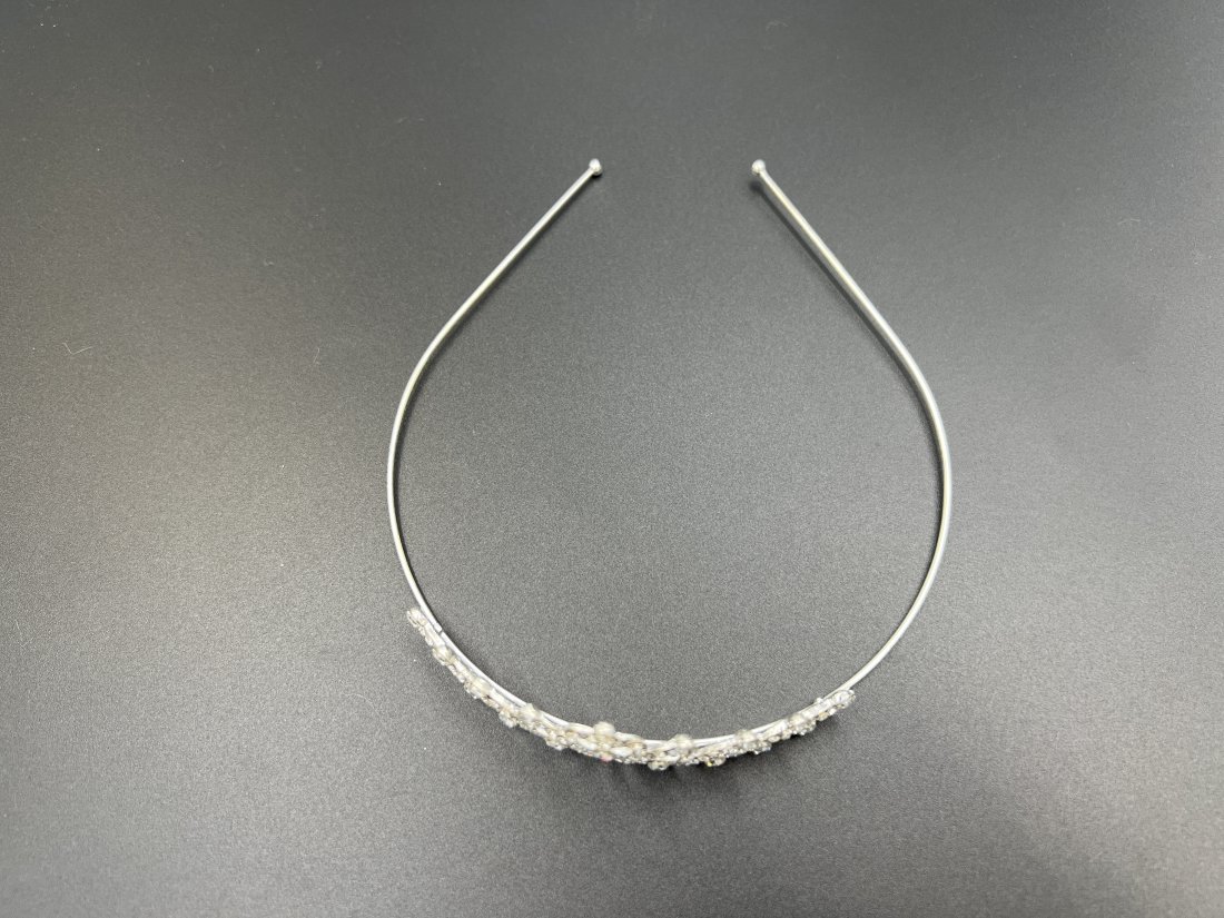 Діадема з серцем. Висота 3см - Кристалік