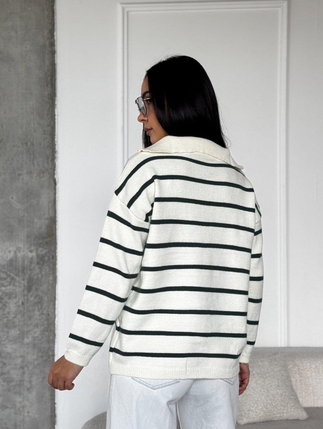 Стильний трикотажний светр у смужку INNOE 300064-1 Чорний