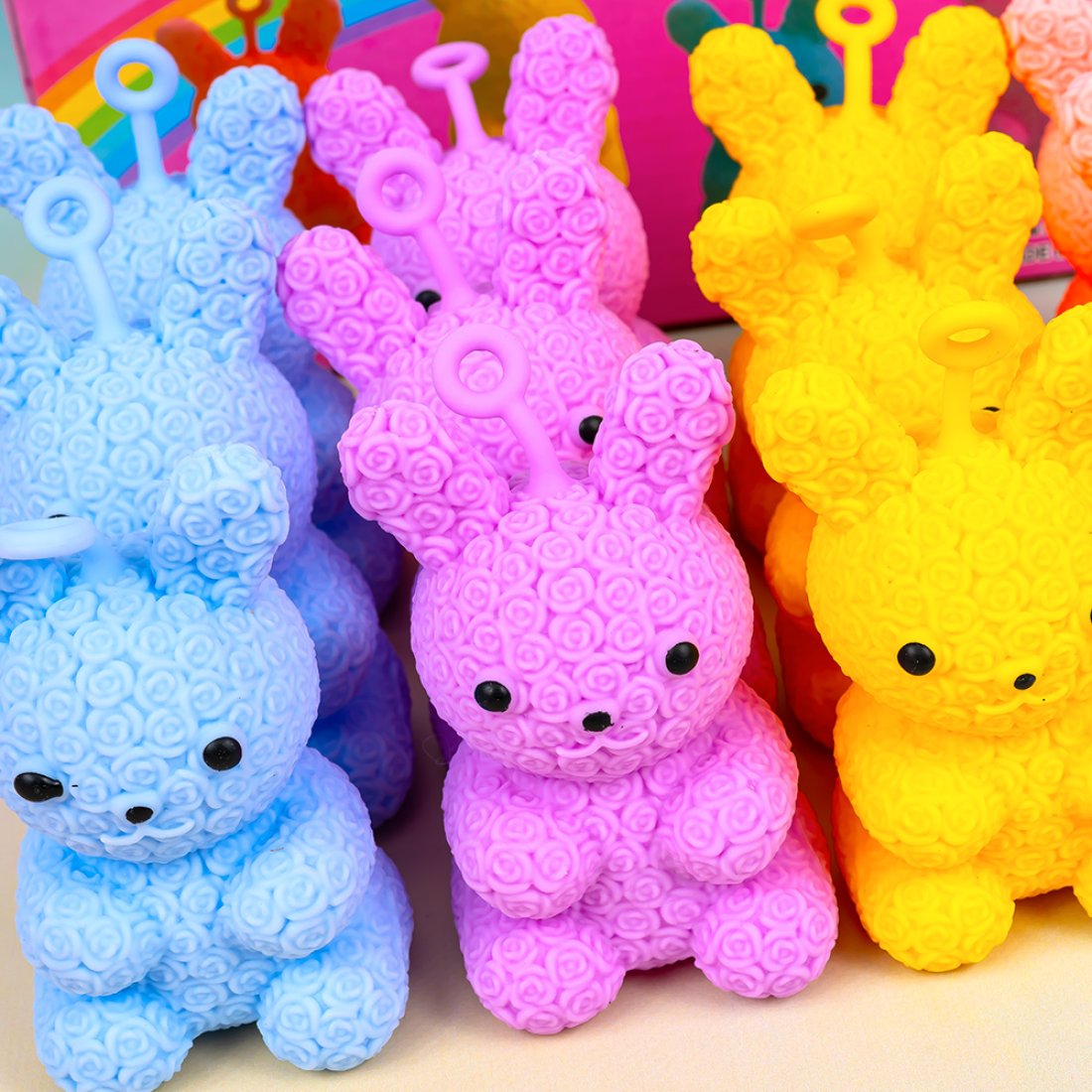 Сяючі Зайчики з троянд 11 см - Купити