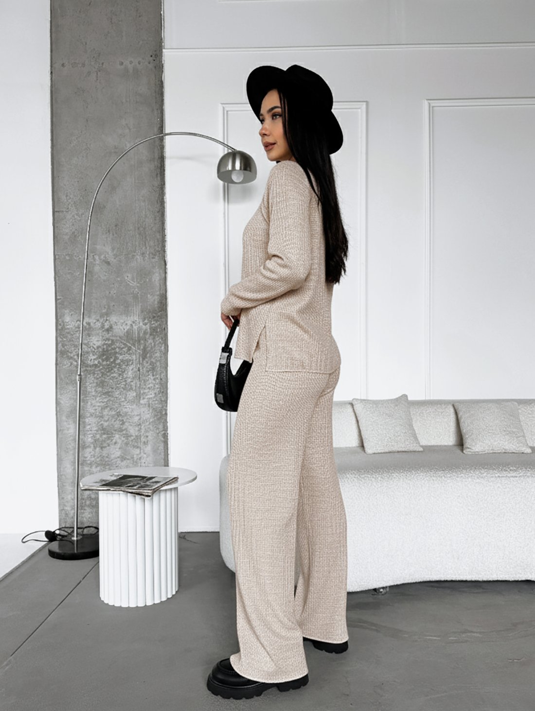 Сучасний жіночий костюм з в’язаної ангори INNOE 210370-1 Бежевий