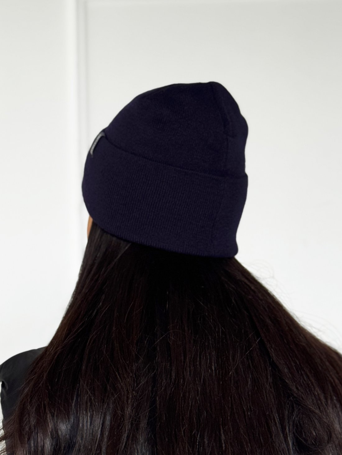 Жіноча шапка класичного фасону INNOE 950118-1 Темно-синій